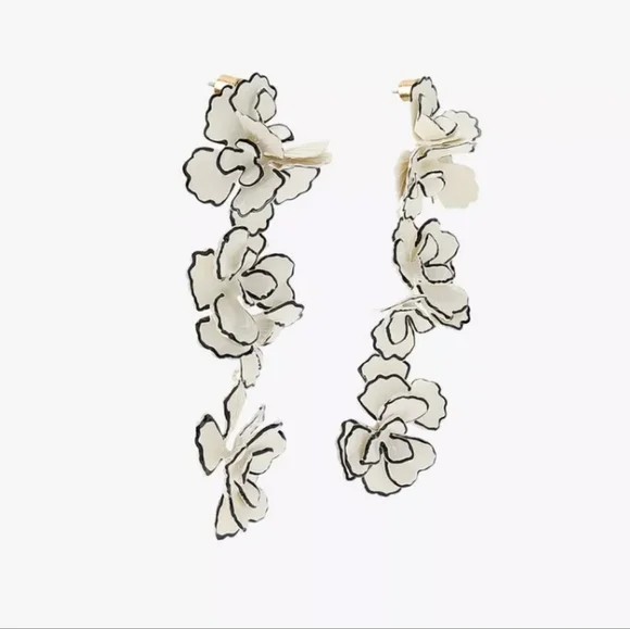 ZARA Contrast Flower Earrings - Picture 5 of 14